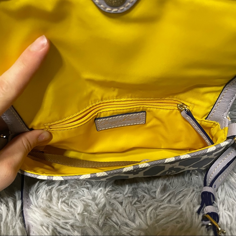 💕Dooney and Bourke Sanibel crossbody/shoulder bag💕 - Picture 5 of 10
